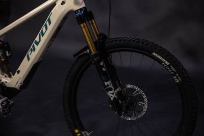 Bicicleta de Montaña Asistida Doble Suspensión Pivot Cycles Shuttle AM 29" Talla Large (2024) Seminueva