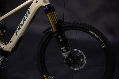 Bicicleta de Montaña Asistida Doble Suspensión Pivot Cycles Shuttle AM 29" Talla Large (2024) Seminueva