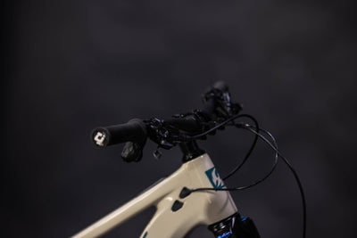 Bicicleta de Montaña Asistida Doble Suspensión Pivot Cycles Shuttle AM 29" Talla Large (2024) Seminueva