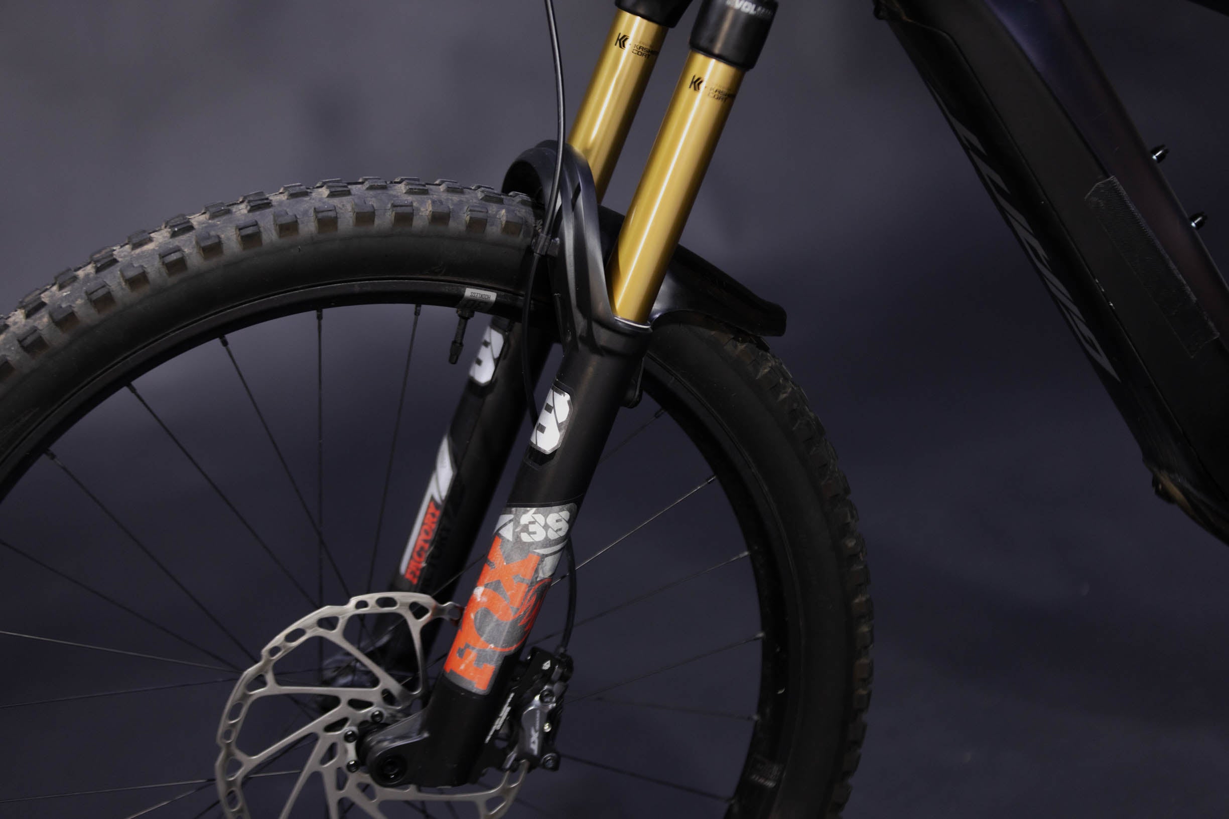 Bicicleta de Montaña Asistida Doble Suspensíon Giant Reign E 27.5/29" Talla Large (2025) Seminueva