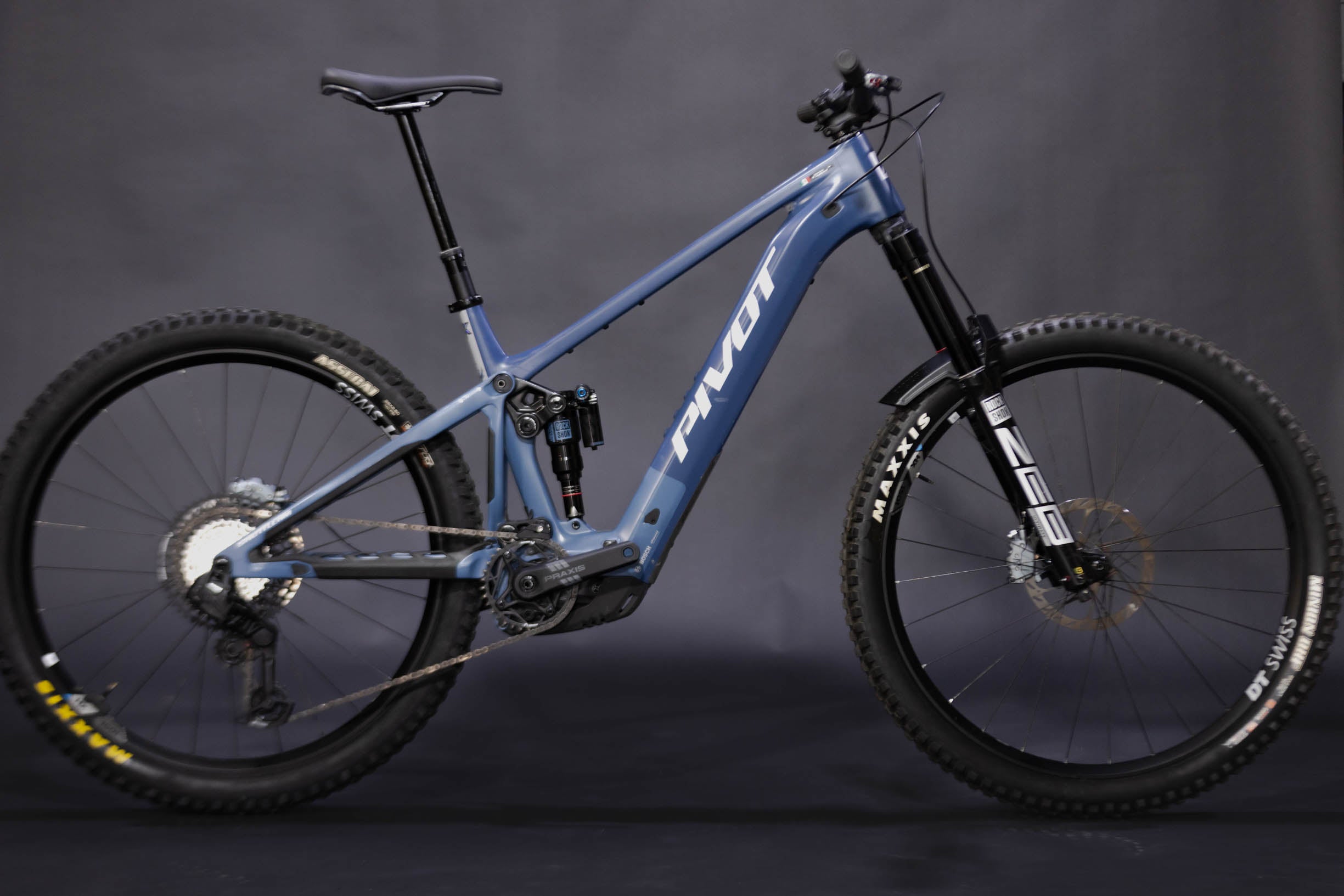 Bicicleta de Montaña Asistida Doble Suspensión Pivot Cycles Shuttle AM 29" Talla Large (2025) Seminueva