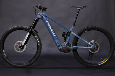 Bicicleta de Montaña Asistida Doble Suspensión Pivot Cycles Shuttle AM 29" Talla Large (2025) Seminueva