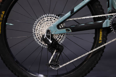 Bicicleta De Montaña Doble Suspensión Pivot Cycles Mach 6 27.5/29" Talla X-Small (2024) Seminueva