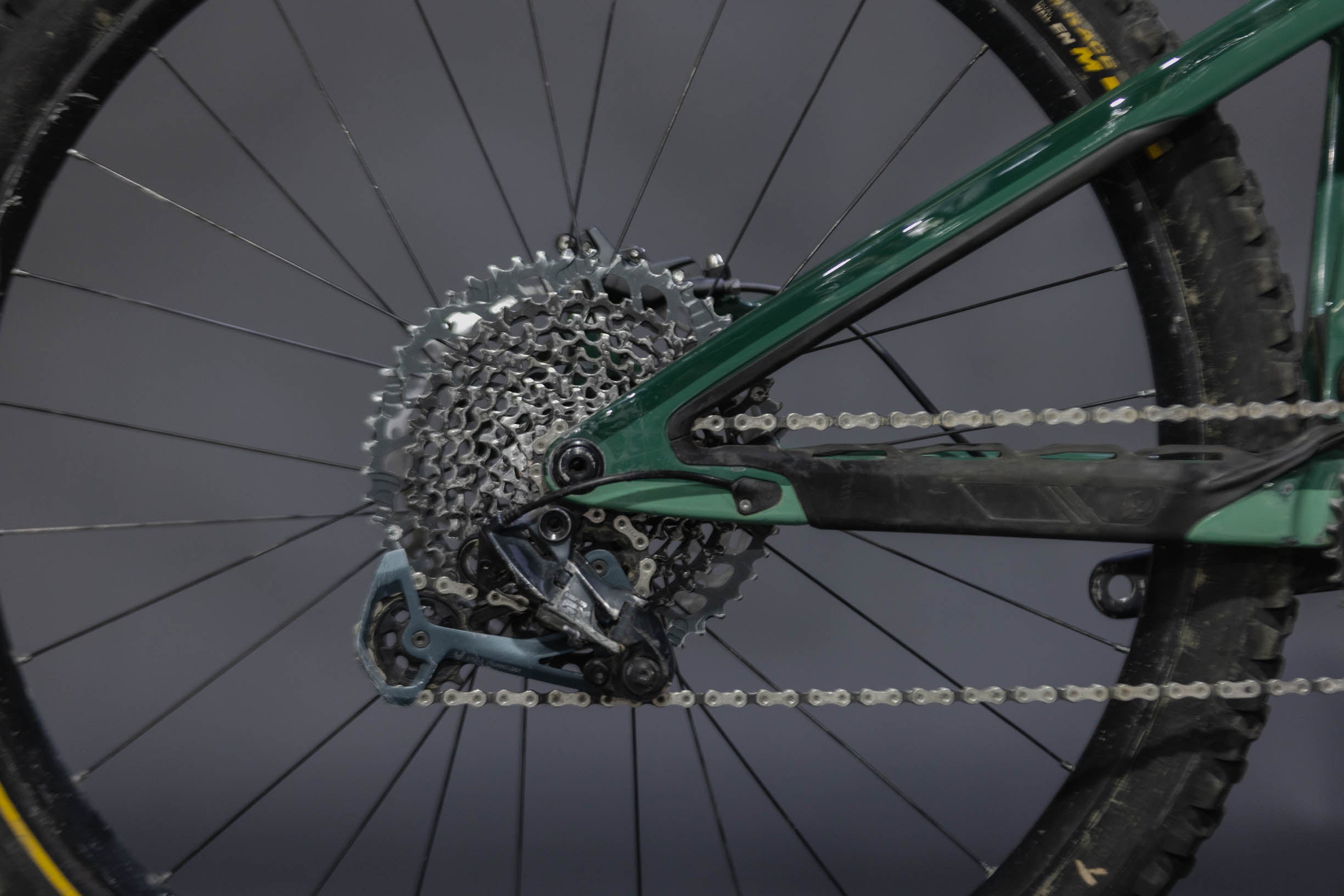 Bicicleta de Montaña Asistida Doble Suspensión Pivot Cycles Shuttle LT 29" Talla Small (2023) Seminueva