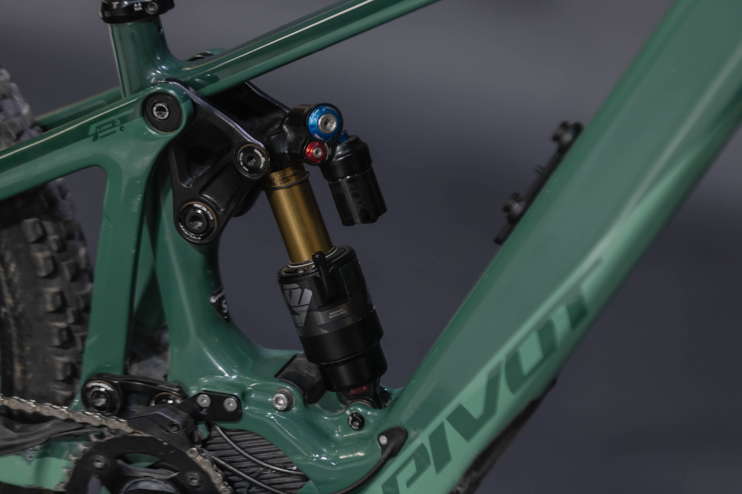 Bicicleta de Montaña Asistida Doble Suspensión Pivot Cycles Shuttle LT 29" Talla Small (2023) Seminueva