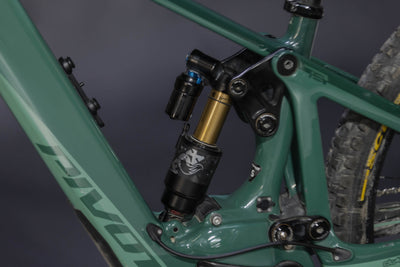 Bicicleta de Montaña Asistida Doble Suspensión Pivot Cycles Shuttle LT 29" Talla Small (2023) Seminueva