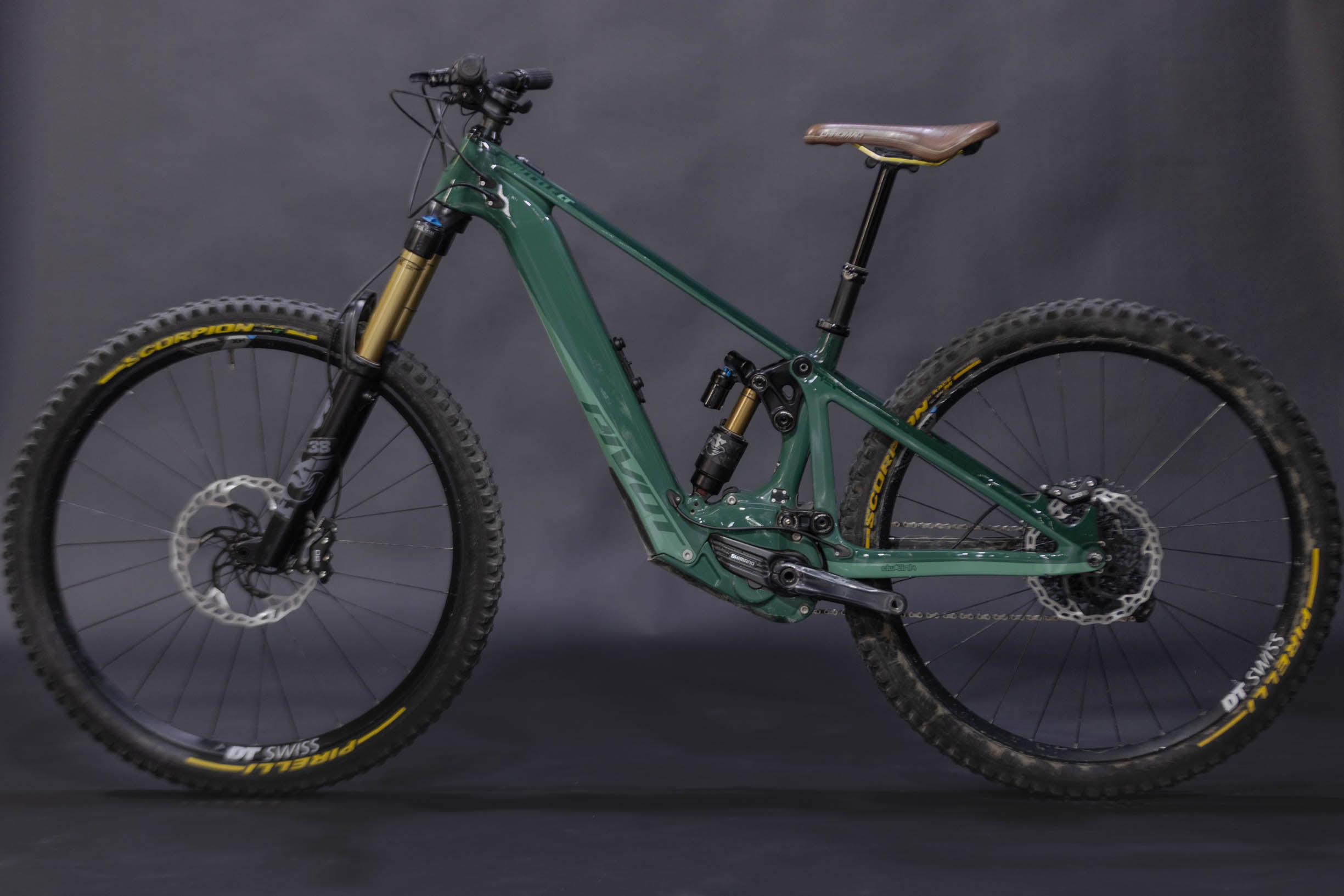 Bicicleta de Montaña Asistida Doble Suspensión Pivot Cycles Shuttle LT 29" Talla Small (2023) Seminueva