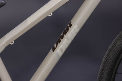 Bicicleta de ciudad Dirt Jump DMR Rhythm Talla Regular Rodado 26" (2024) Seminueva