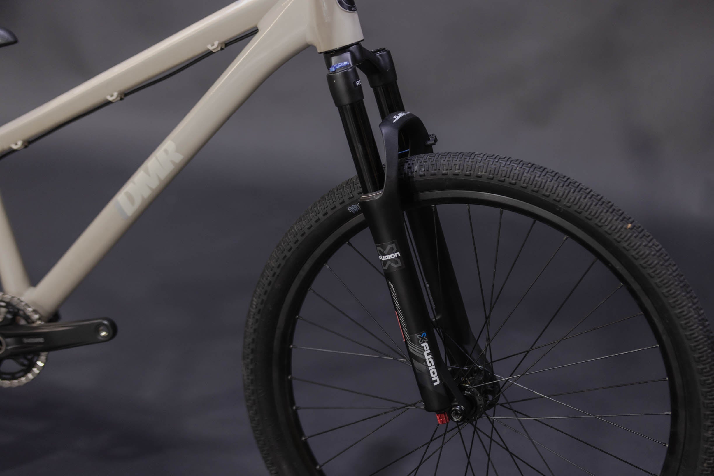 Bicicleta de ciudad Dirt Jump DMR Rhythm Talla Regular Rodado 26" (2024) Seminueva