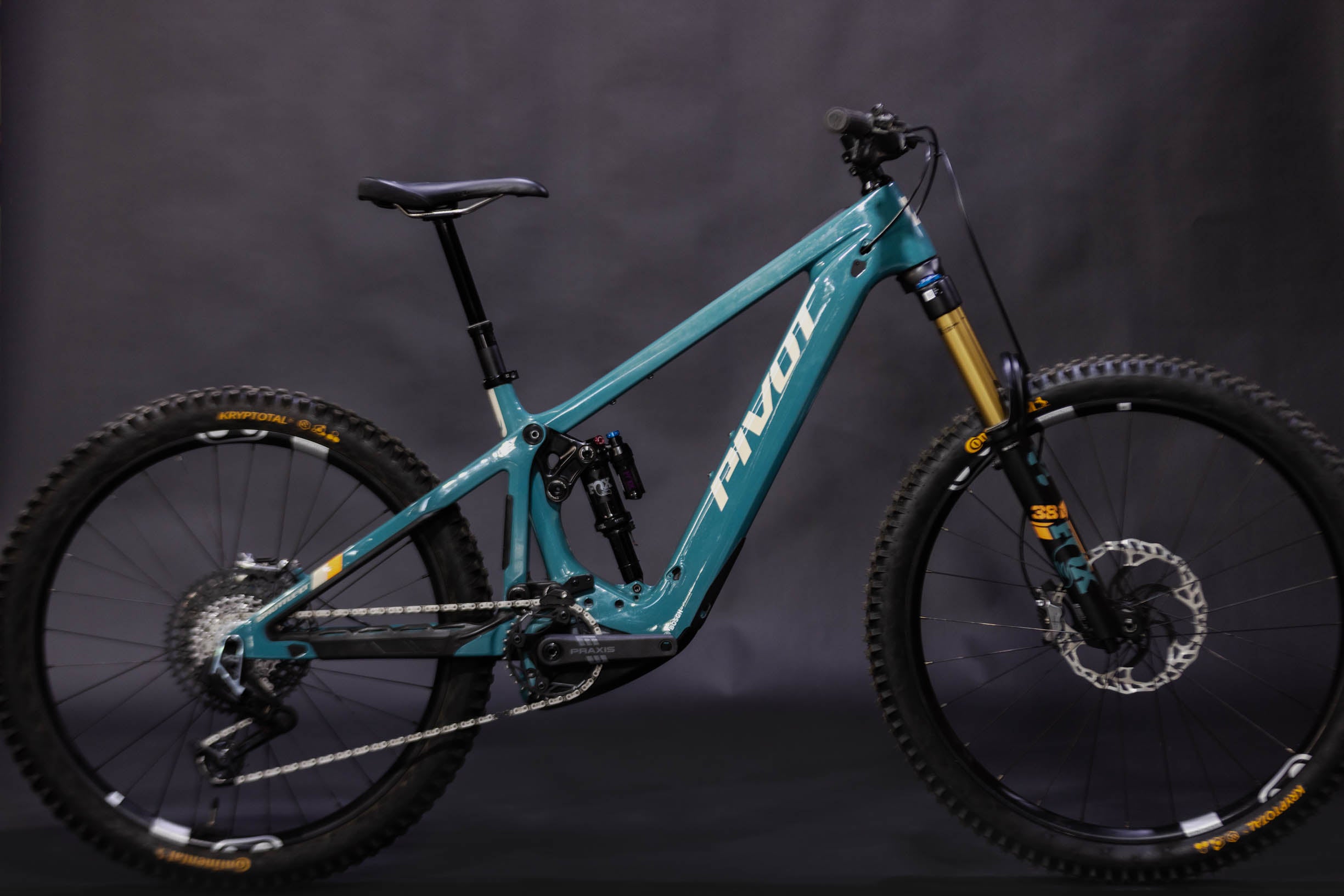 Bicicleta de Montaña Asistida Doble Suspensión Pivot Cycles Shuttle LT 27.5/29" Talla Medium (2025) Seminueva