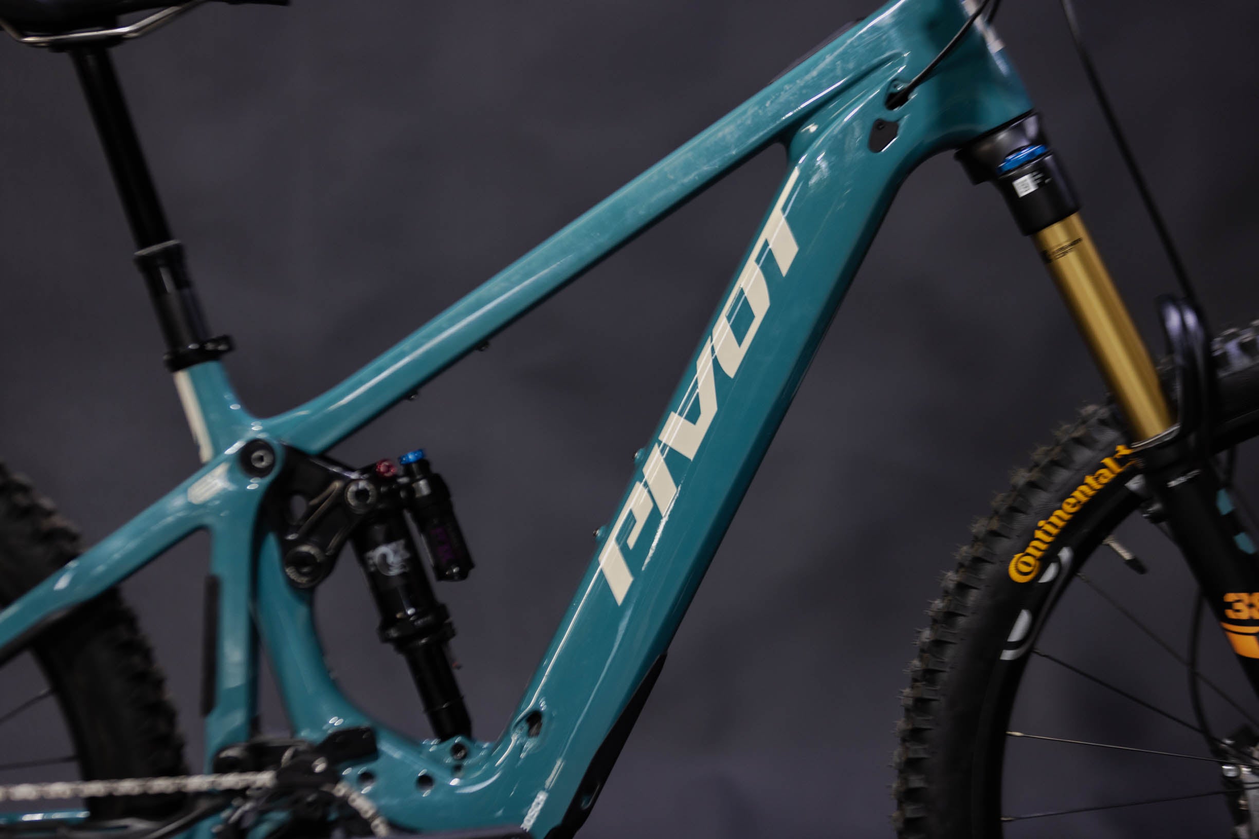 Bicicleta de Montaña Asistida Doble Suspensión Pivot Cycles Shuttle LT 27.5/29" Talla Medium (2025) Seminueva