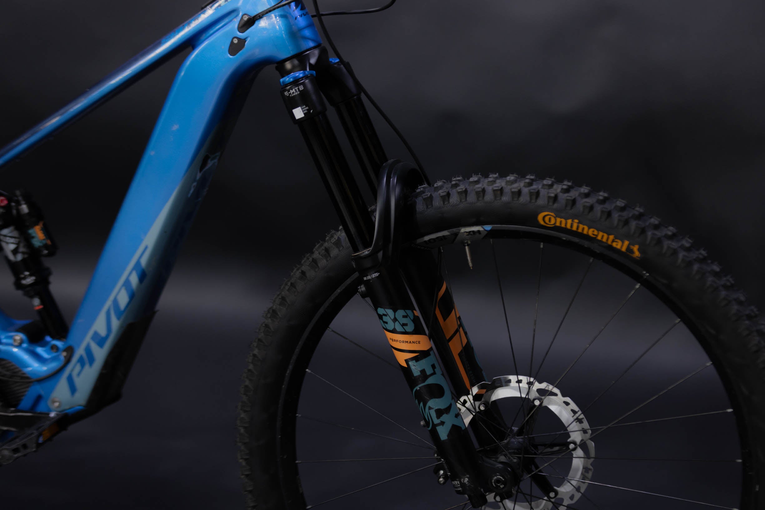 Bicicleta de Montaña Asistida Doble Suspensión Pivot Cycles Shuttle LT 29" Talla Small (2023) Seminueva