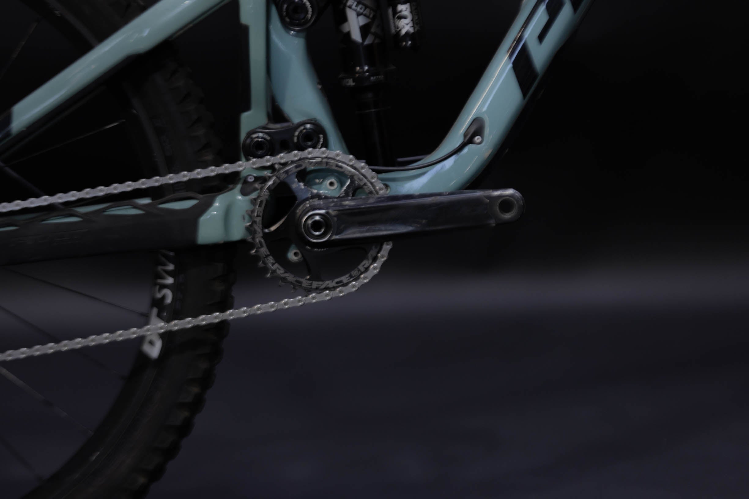 Bicicleta De Montaña Doble Suspensión Pivot Cycles Mach 6 27.5/29" Talla Large (2024) Seminueva