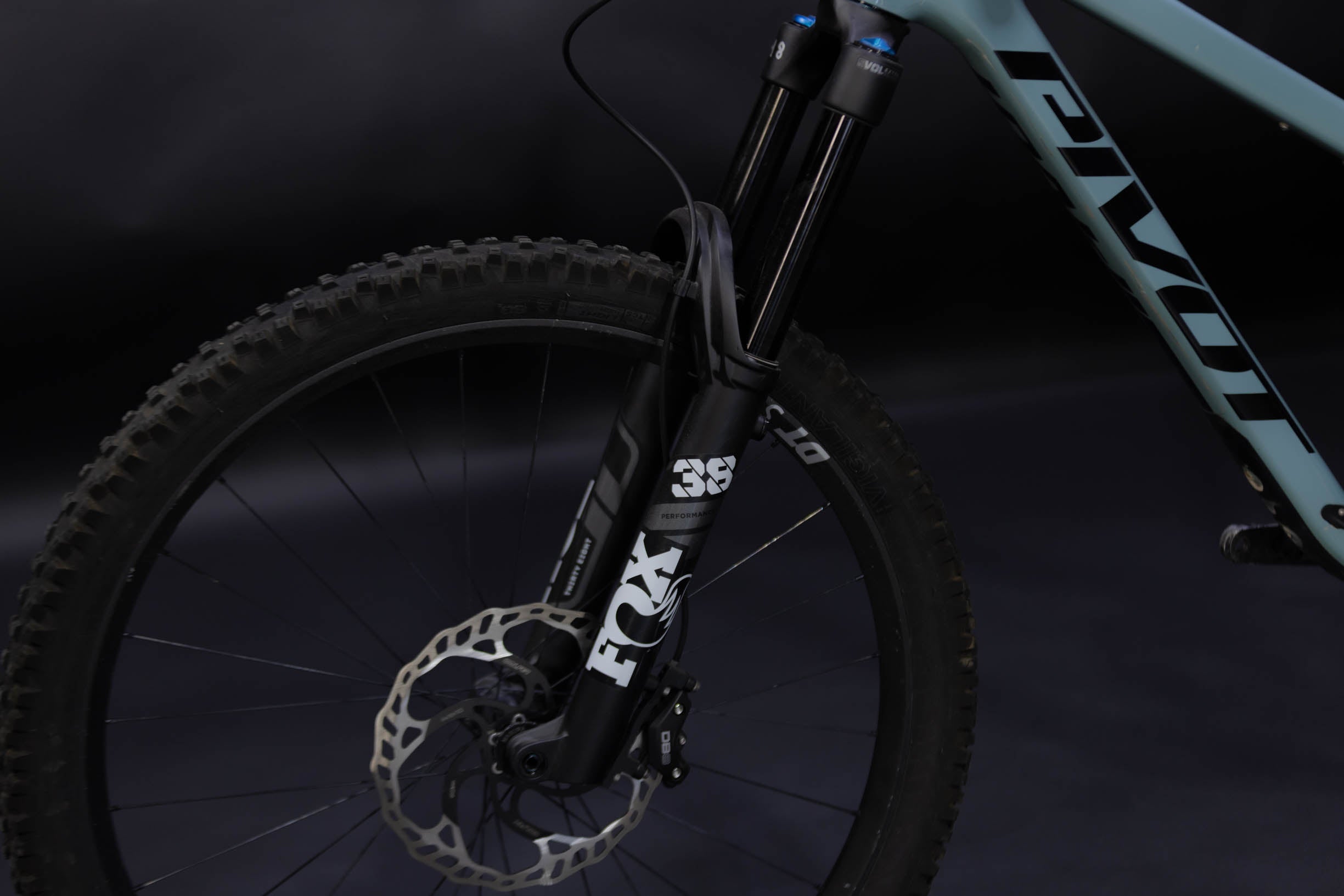 Bicicleta De Montaña Doble Suspensión Pivot Cycles Mach 6 27.5/29" Talla Large (2024) Seminueva