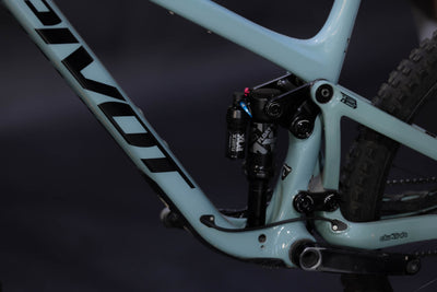 Bicicleta De Montaña Doble Suspensión Pivot Cycles Mach 6 27.5/29" Talla Large (2024) Seminueva