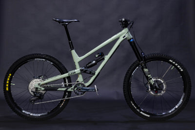 Bicicleta de Montaña Doble Suspension Commencal Clash 27.5" Talla Medium (2021) Seminueva