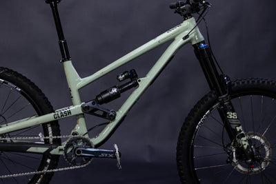 Bicicleta de Montaña Doble Suspension Commencal Clash 27.5" Talla Medium (2021) Seminueva