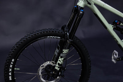 Bicicleta de Montaña Doble Suspension Commencal Clash 27.5" Talla Medium (2021) Seminueva