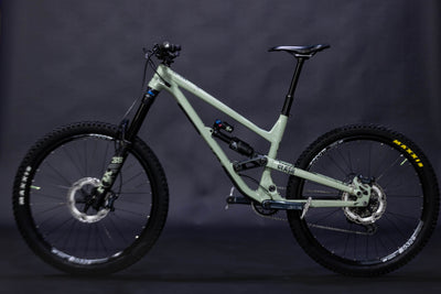 Bicicleta de Montaña Doble Suspension Commencal Clash 27.5" Talla Medium (2021) Seminueva