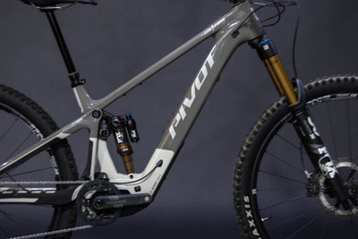 Bicicleta de Montaña Asistida Doble Suspensión Pivot Cycles SL/AM 29" Talla Medium (2025) Seminueva