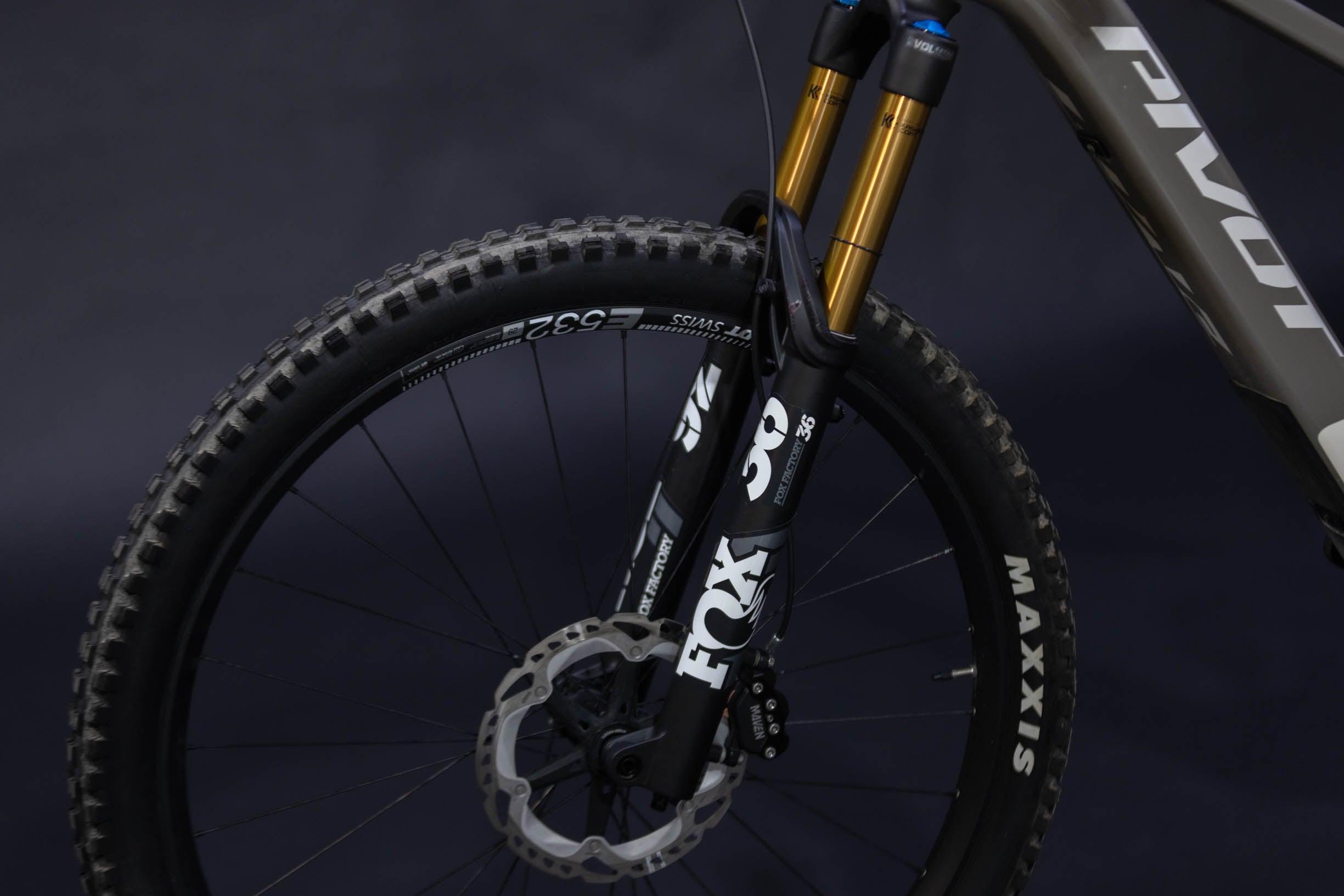 Bicicleta de Montaña Asistida Doble Suspensión Pivot Cycles SL/AM 29" Talla Medium (2025) Seminueva