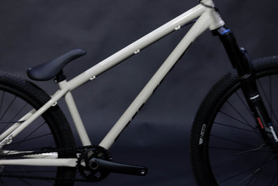 Bicicleta de ciudad Dirt Jump Pivot Point Talla Regular Rodado 26" (2024) Seminueva