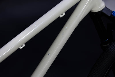 Bicicleta de ciudad Dirt Jump Pivot Point Talla Regular Rodado 26" (2024) Seminueva