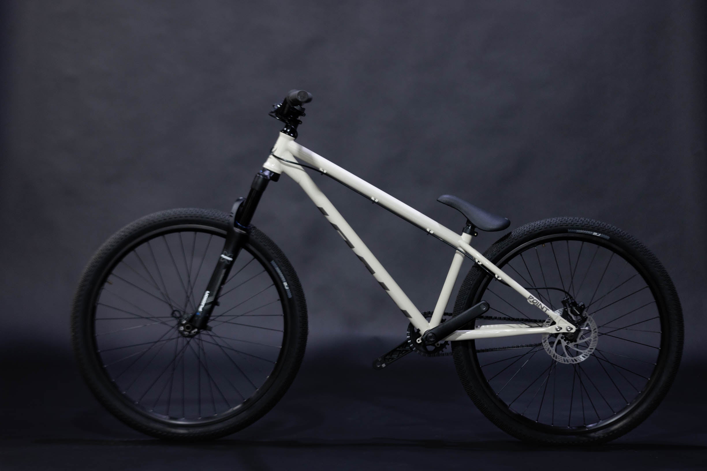 Bicicleta de ciudad Dirt Jump Pivot Point Talla Regular Rodado 26" (2024) Seminueva