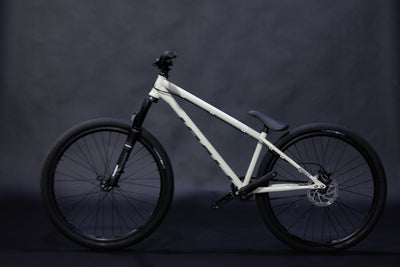 Bicicleta de ciudad Dirt Jump Pivot Point Talla Regular Rodado 26" (2024) Seminueva