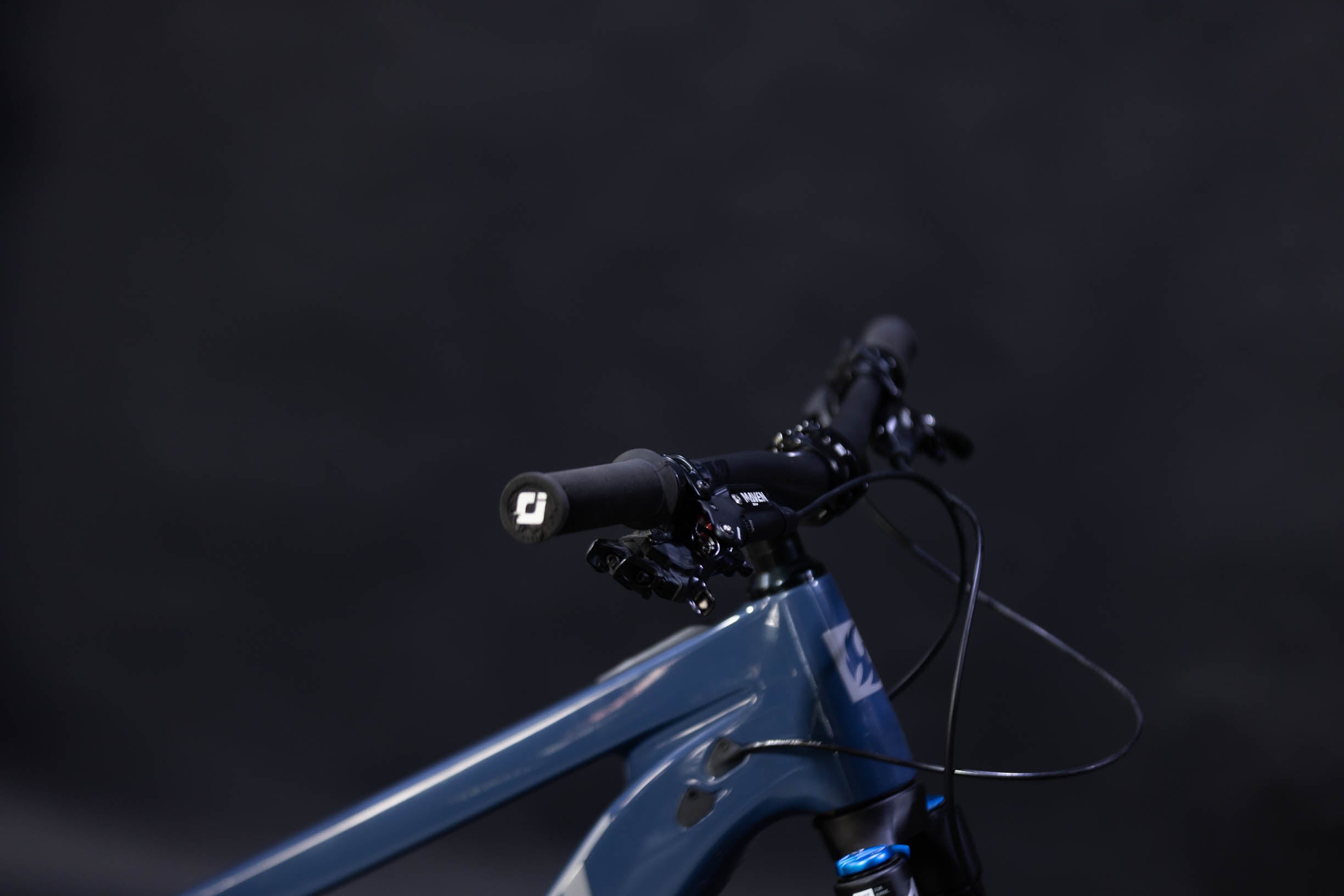 Bicicleta de Montaña Asistida Doble Suspensión Pivot Cycles Shuttle LT 29" Talla Large (2025) Seminueva