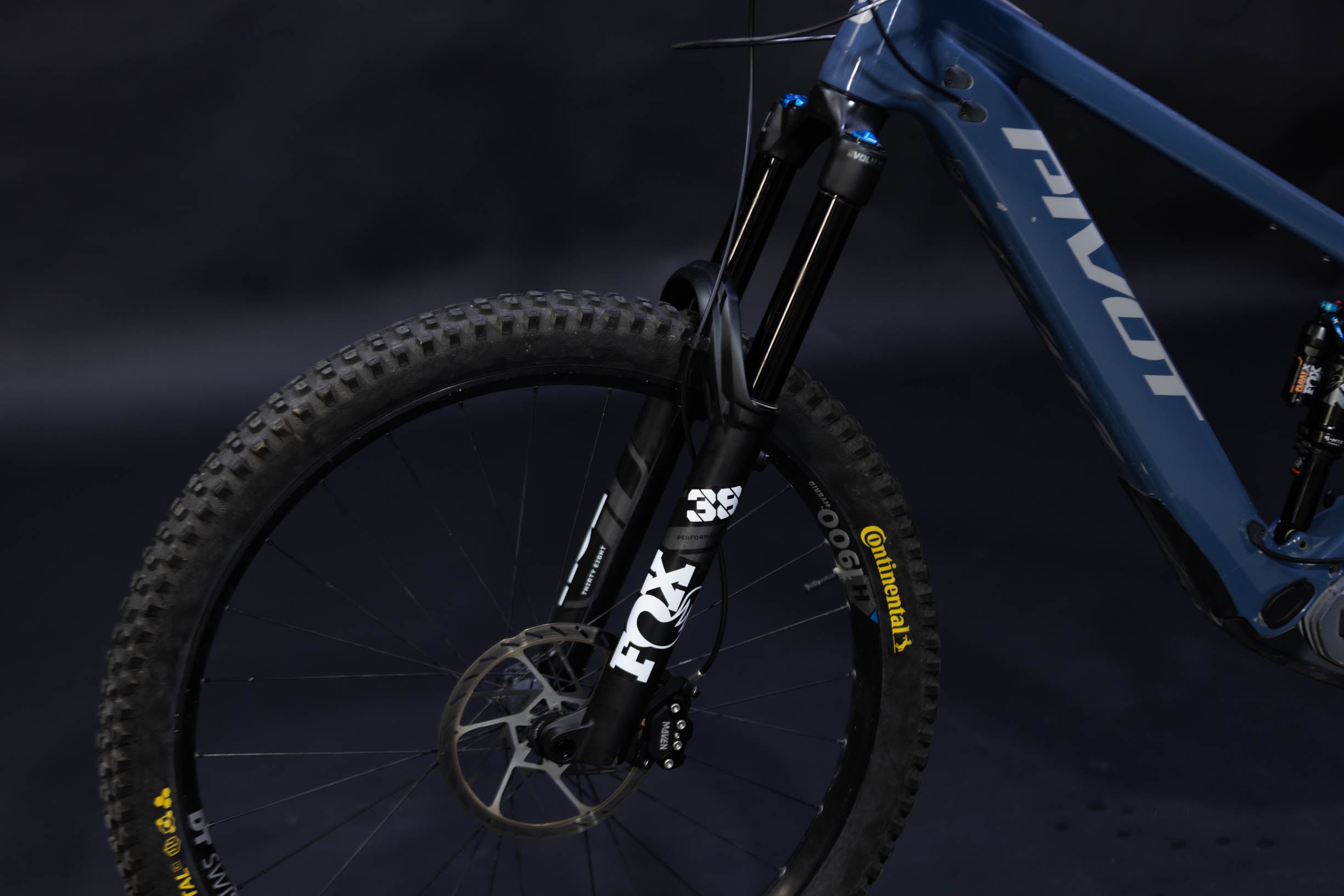 Bicicleta de Montaña Asistida Doble Suspensión Pivot Cycles Shuttle LT 29" Talla Large (2025) Seminueva