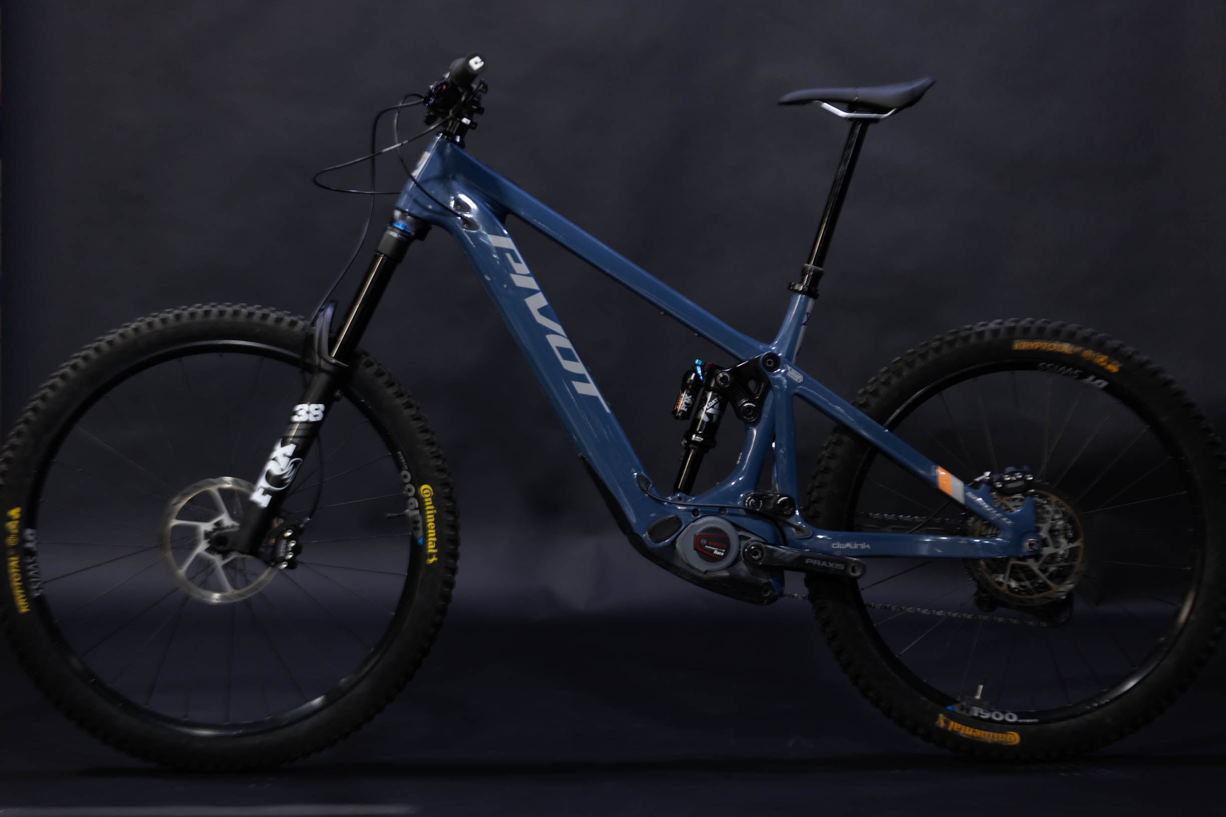 Bicicleta de Montaña Asistida Doble Suspensión Pivot Cycles Shuttle LT 29" Talla Large (2025) Seminueva