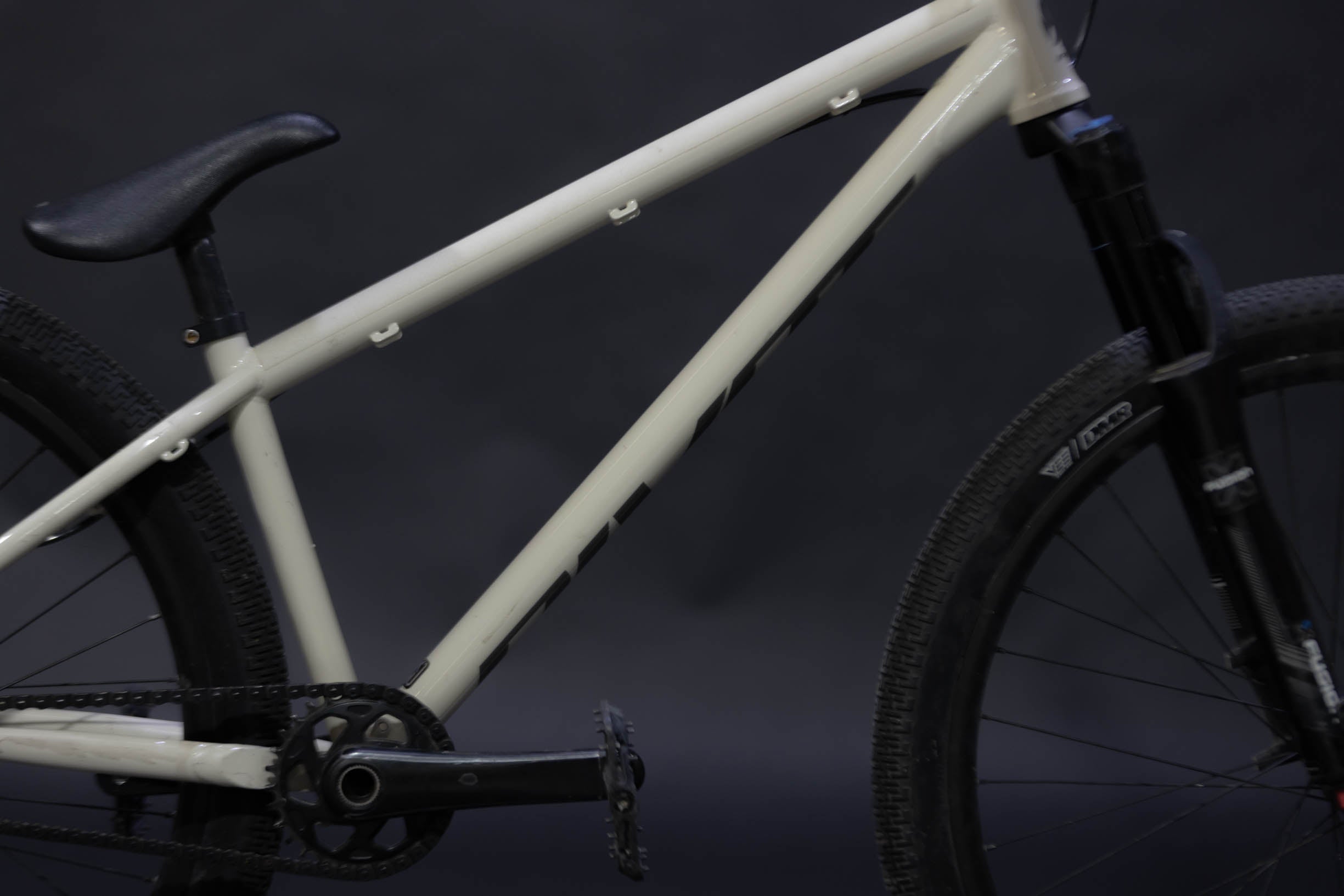Bicicleta de ciudad Dirt Jump Pivot Point Talla Regular Rodado 26" (2024) Seminueva
