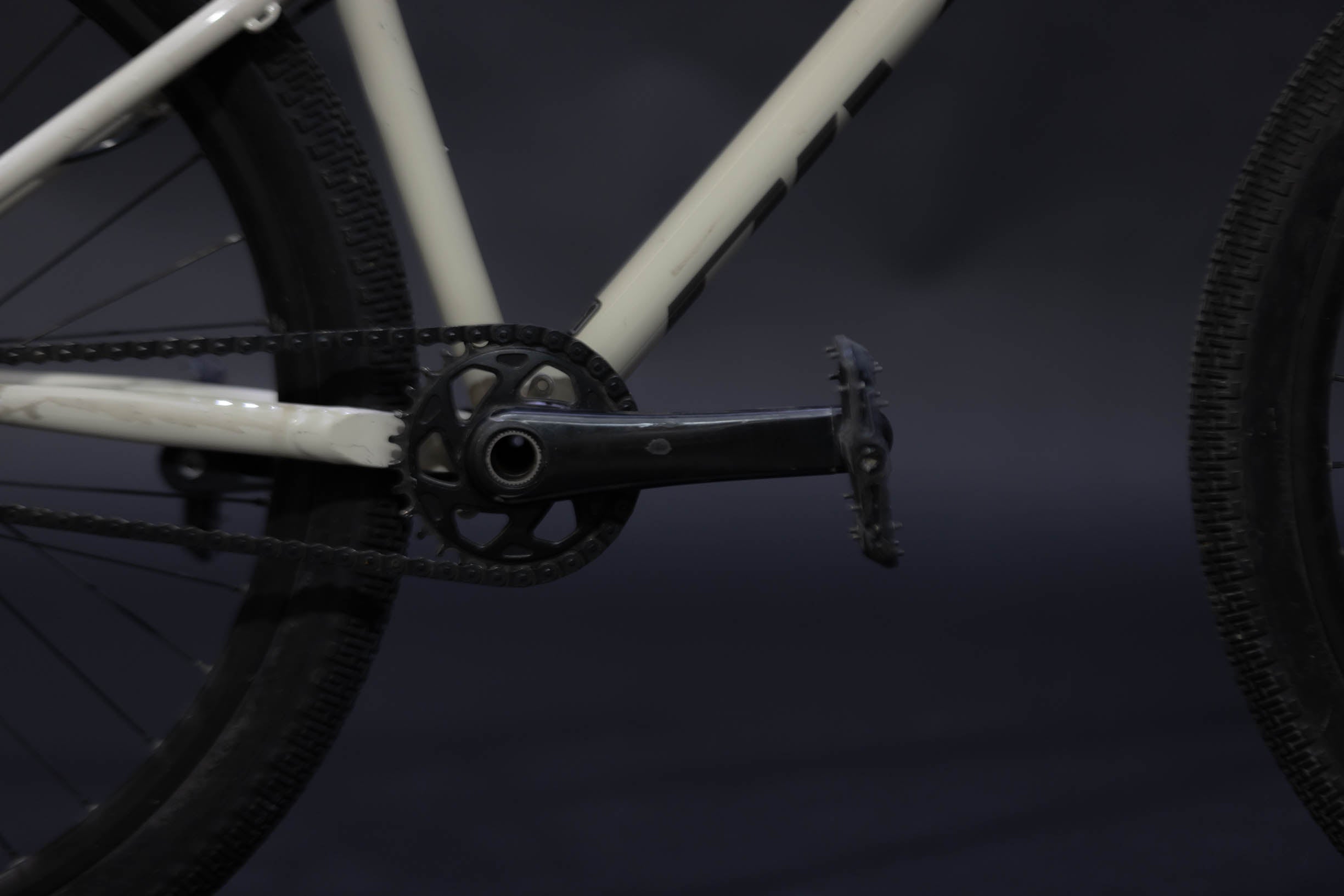 Bicicleta de ciudad Dirt Jump Pivot Point Talla Regular Rodado 26" (2024) Seminueva