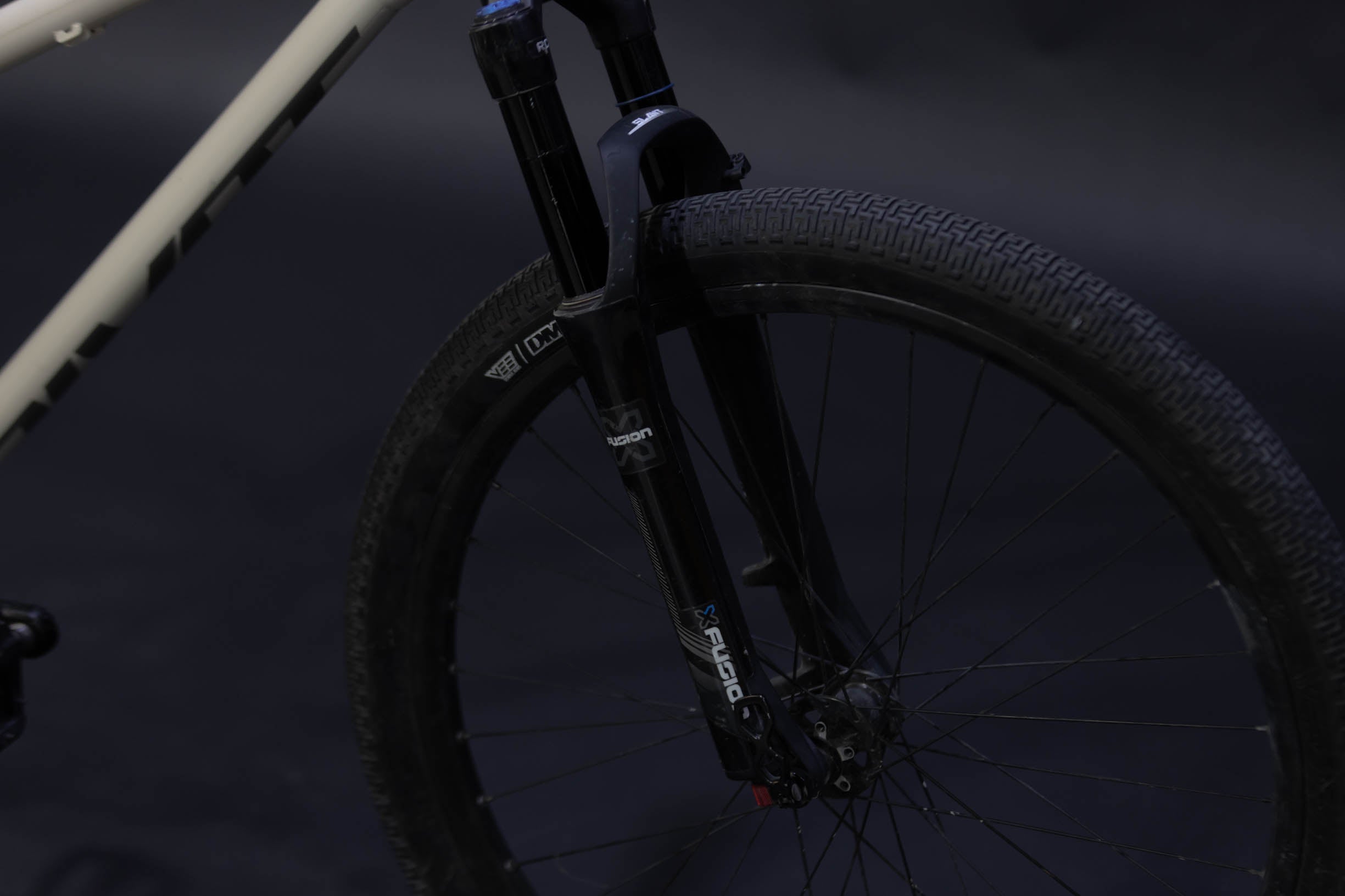 Bicicleta de ciudad Dirt Jump Pivot Point Talla Regular Rodado 26" (2024) Seminueva