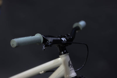 Bicicleta de ciudad Dirt Jump Pivot Point Talla Regular Rodado 26" (2024) Seminueva