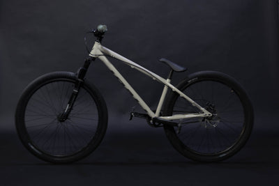 Bicicleta de ciudad Dirt Jump Pivot Point Talla Regular Rodado 26" (2024) Seminueva