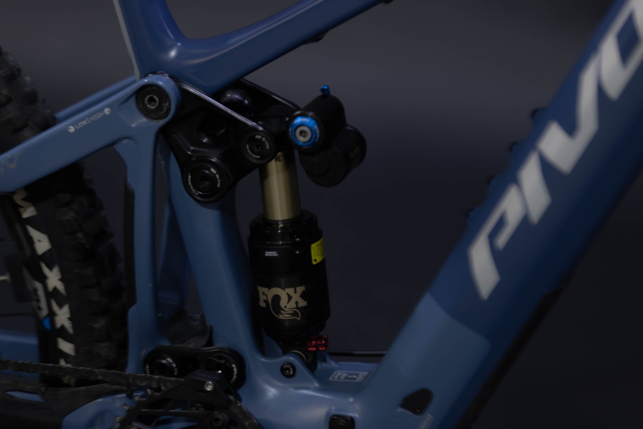 Bicicleta de Montaña Asistida Doble Suspensión Pivot Cycles Shuttle AM 29" Talla Medium (2025) Seminueva