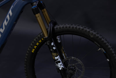 Bicicleta de Montaña Asistida Doble Suspensión Pivot Cycles Shuttle AM 29" Talla Medium (2025) Seminueva