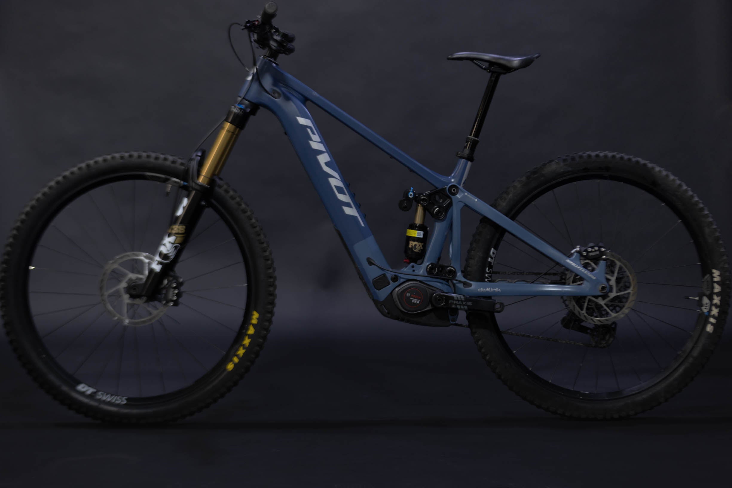 Bicicleta de Montaña Asistida Doble Suspensión Pivot Cycles Shuttle AM 29" Talla Medium (2025) Seminueva