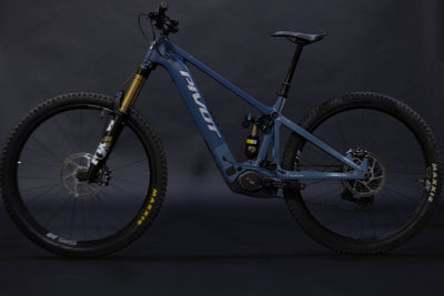 Bicicleta de Montaña Asistida Doble Suspensión Pivot Cycles Shuttle AM 29" Talla Medium (2025) Seminueva
