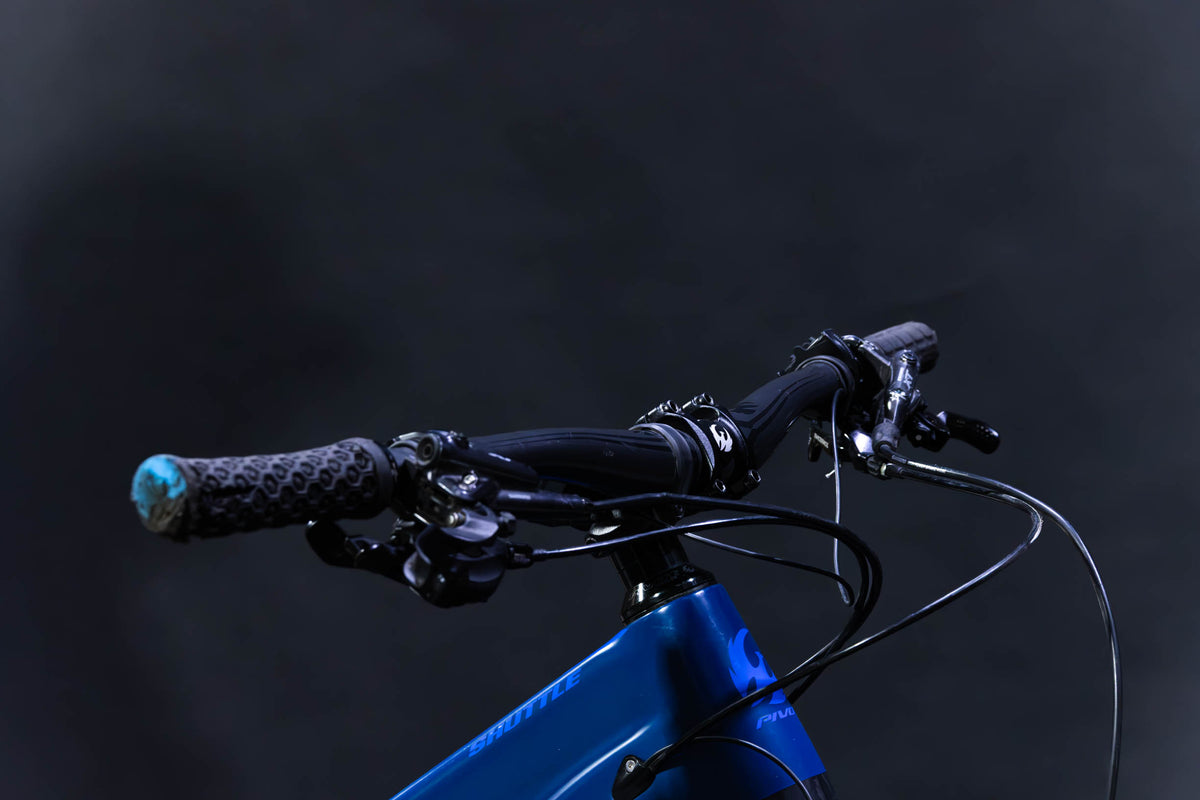 Bicicleta de Montaña Asistida Doble Suspensión Pivot Cycles Shuttle AM 29" Talla Medium (2022) Seminueva