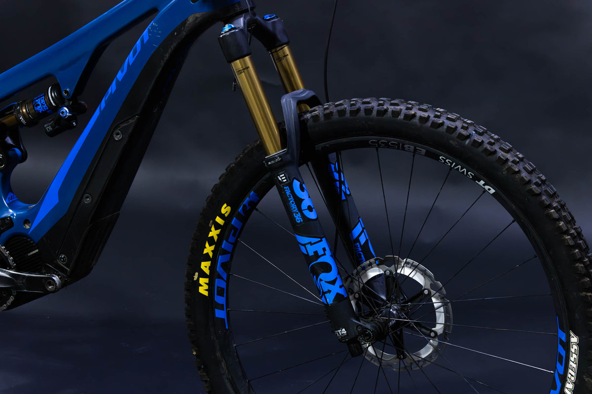 Bicicleta de Montaña Asistida Doble Suspensión Pivot Cycles Shuttle AM 29" Talla Medium (2022) Seminueva
