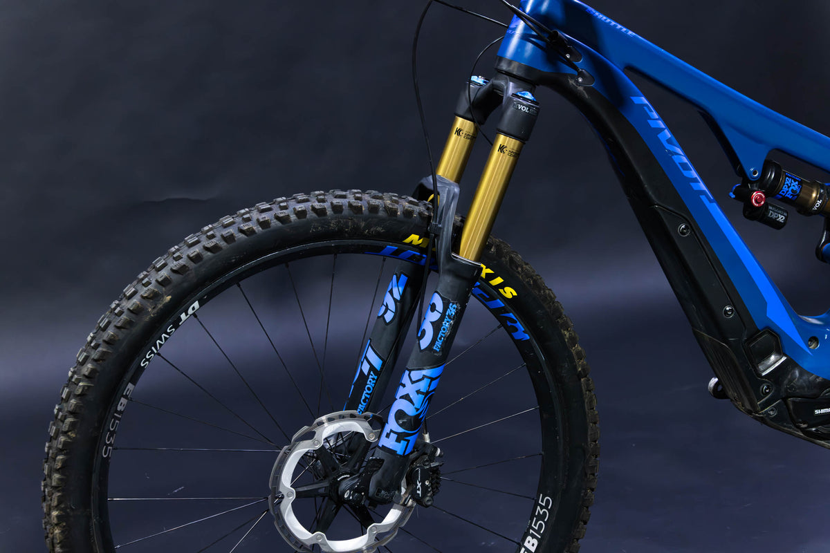 Bicicleta de Montaña Asistida Doble Suspensión Pivot Cycles Shuttle AM 29" Talla Medium (2022) Seminueva