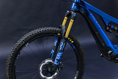 Bicicleta de Montaña Asistida Doble Suspensión Pivot Cycles Shuttle AM 29" Talla Medium (2022) Seminueva