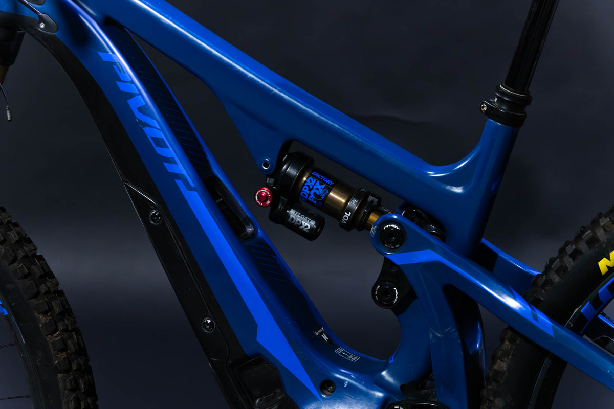Bicicleta de Montaña Asistida Doble Suspensión Pivot Cycles Shuttle AM 29" Talla Medium (2022) Seminueva