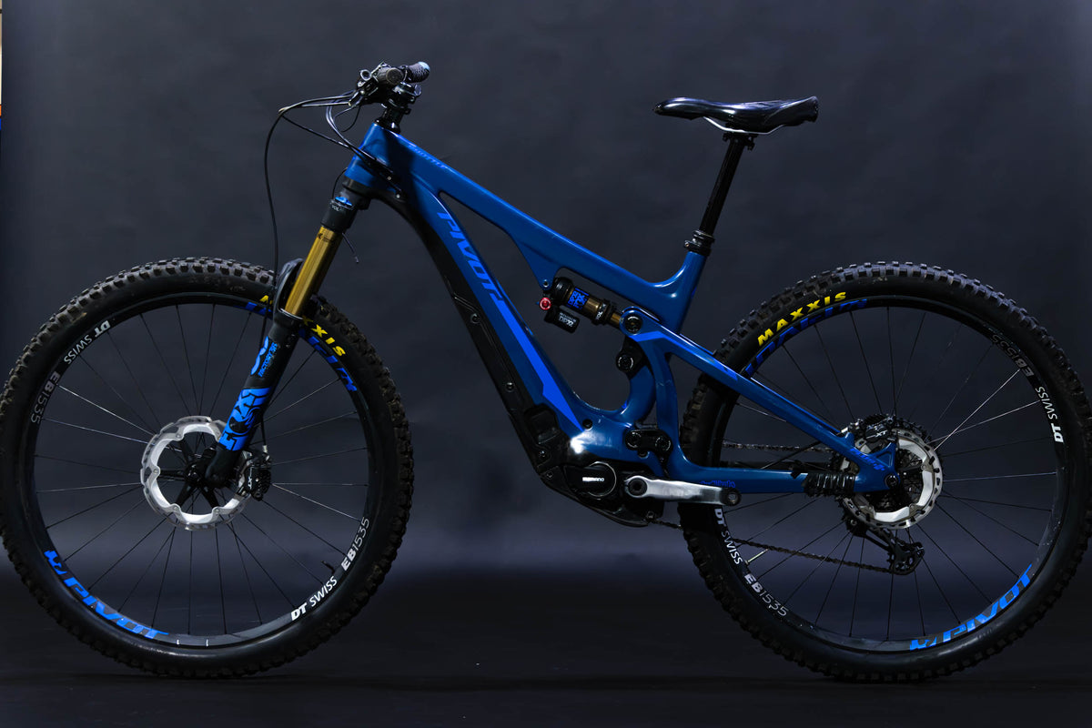 Bicicleta de Montaña Asistida Doble Suspensión Pivot Cycles Shuttle AM 29" Talla Medium (2022) Seminueva