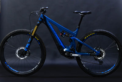 Bicicleta de Montaña Asistida Doble Suspensión Pivot Cycles Shuttle AM 29" Talla Medium (2022) Seminueva