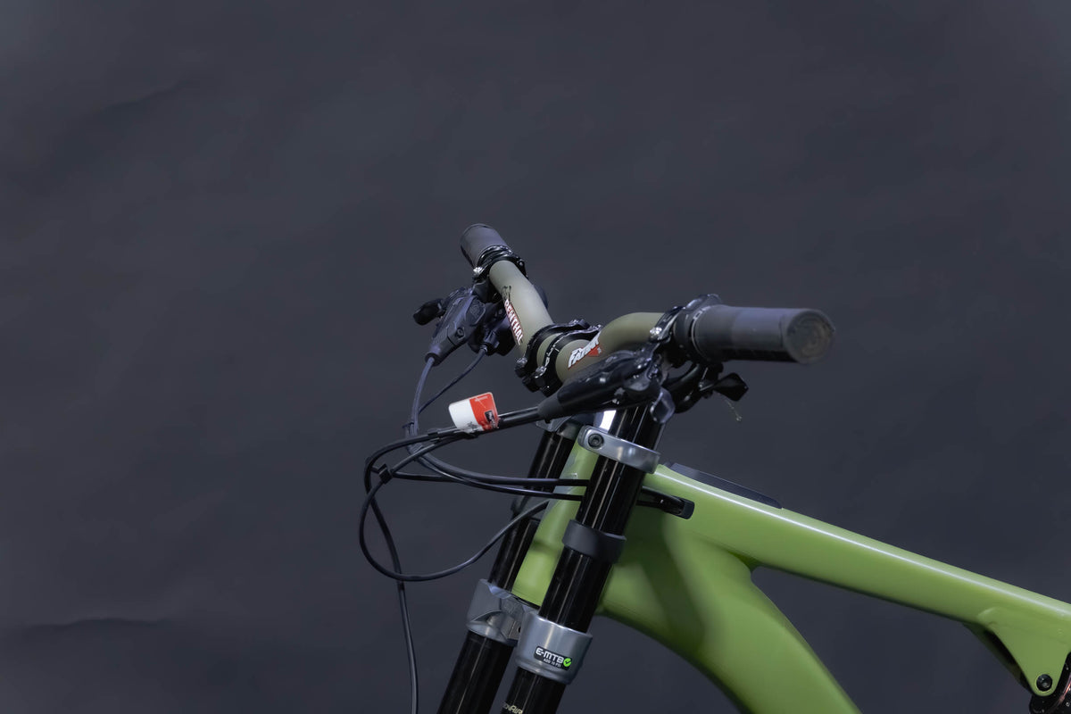 Bicicleta de Montaña Asistida Doble Suspensión Specialized Kenevo 27.5" Talla Large S4 (2022) Seminueva