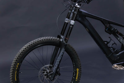 Bicicleta de Montaña Asistida Doble Suspensión Specialized Kenevo 27.5" Talla Large S4 (2021) Seminueva